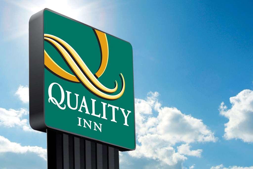 Quality Inn Albuquerque East I-40 Juan Tabo Exit Exterior foto